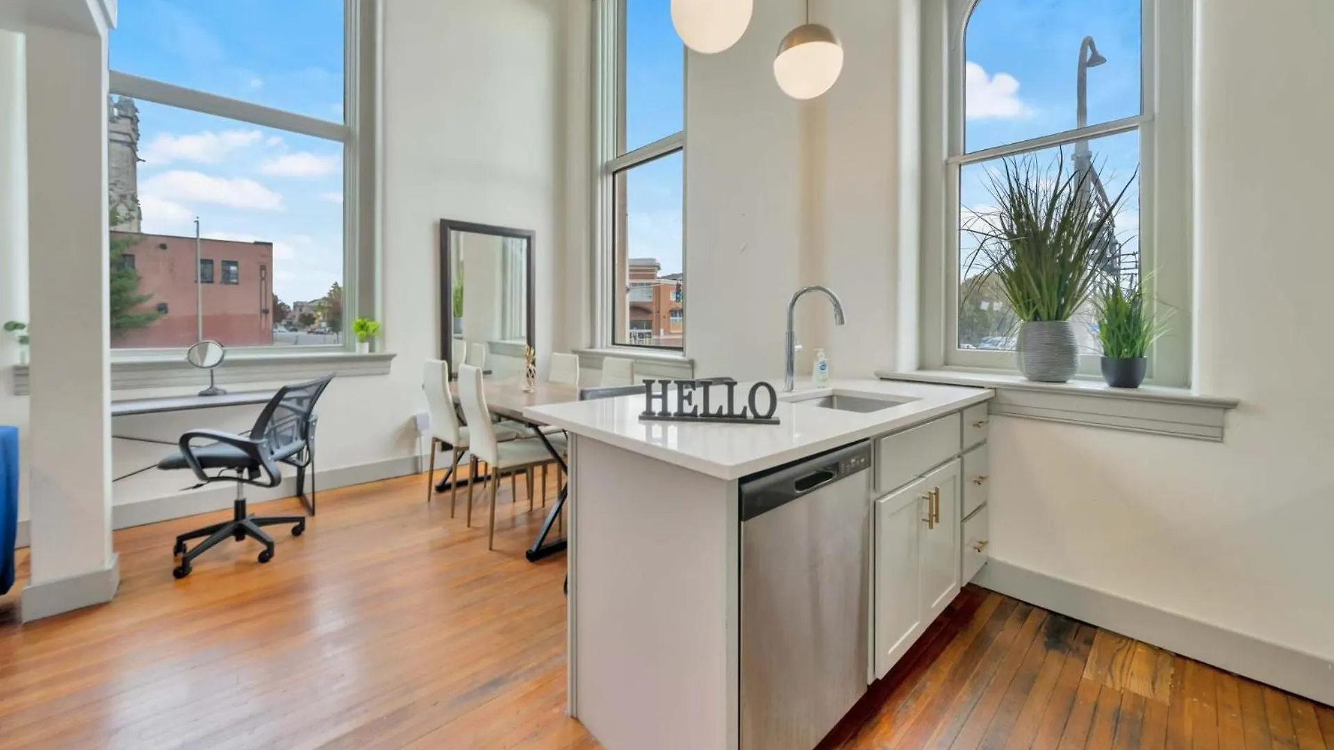 Cozy 2-Br Loft In The Heart Of Louisville #210 0*,